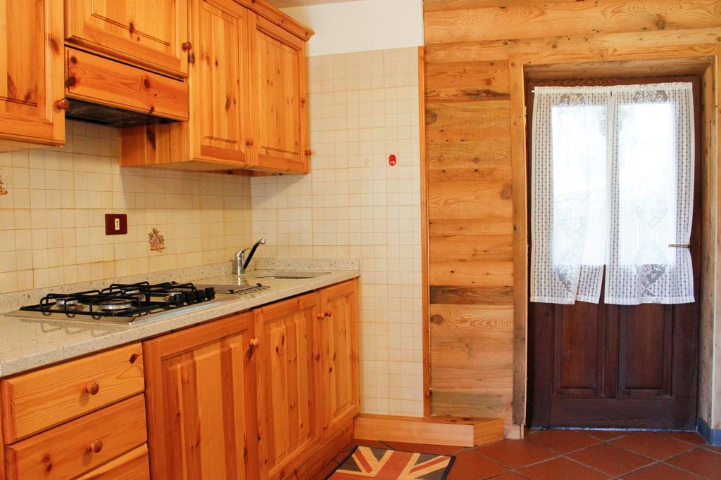 Aparthotel Casa Chamonin Gressan Zimmer foto